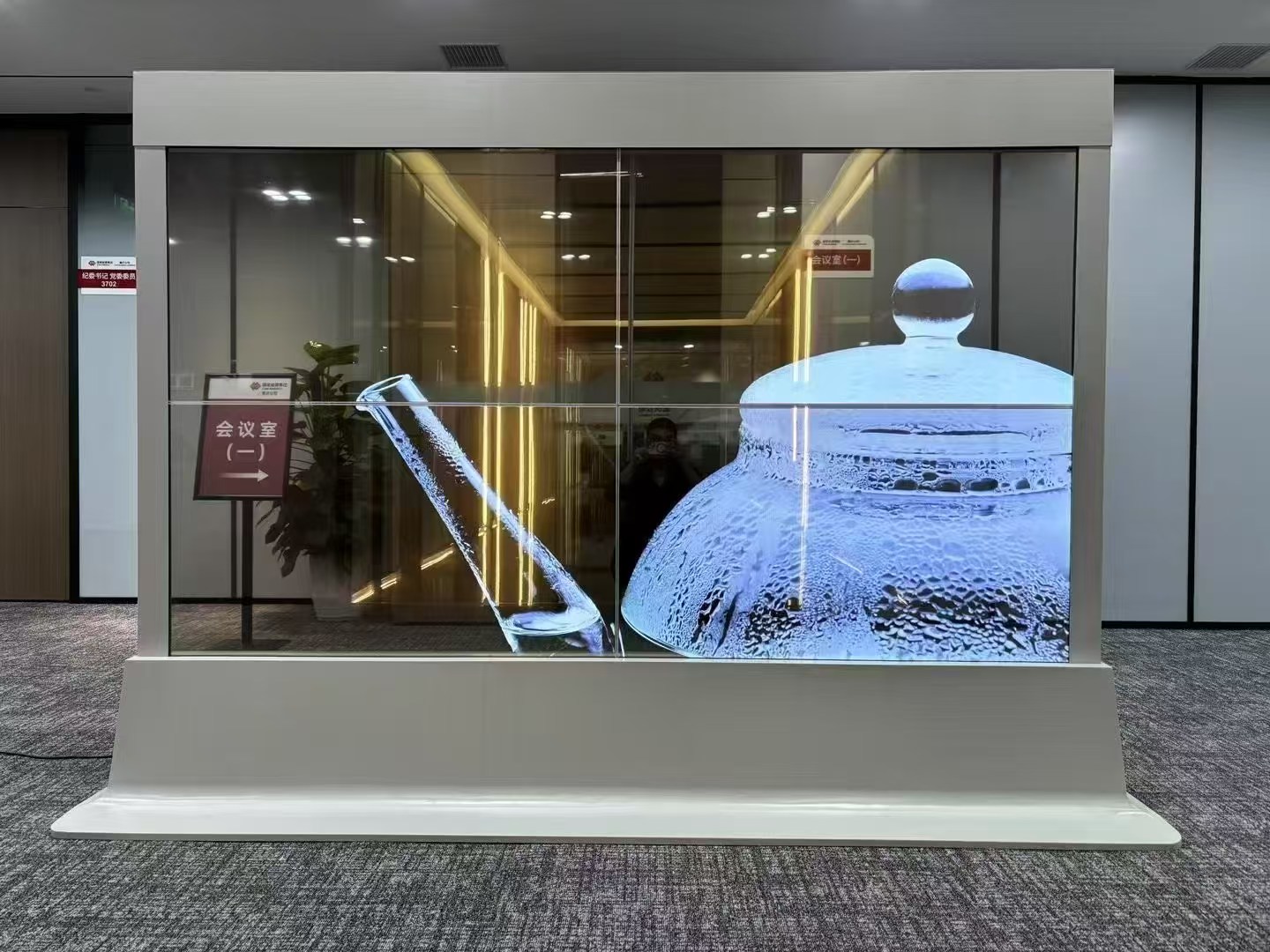 OLED透明屏-透明OLED自发光屏透光率40%虚实结合展示